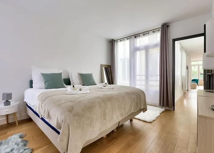Apartament Magnifique Proche Champs-elysees Paryż