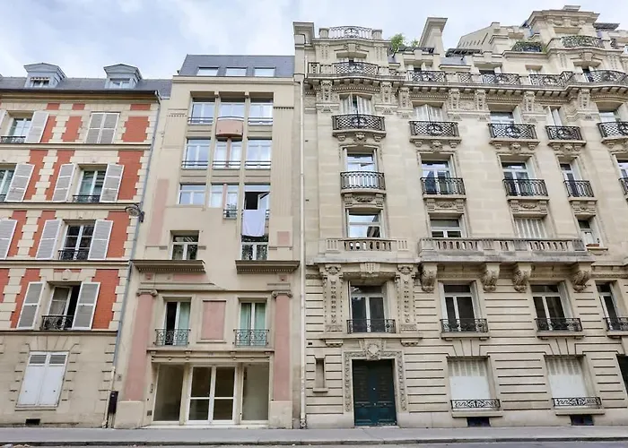 Magnifique Proche Champs-elysees Apartament Paryż